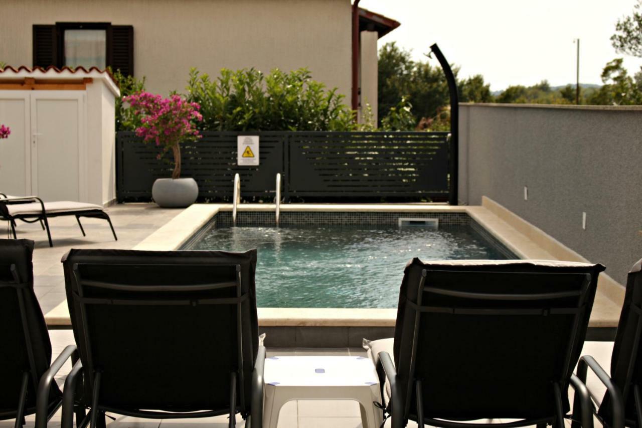 Holiday House Veli Vrh Pula Exterior photo
