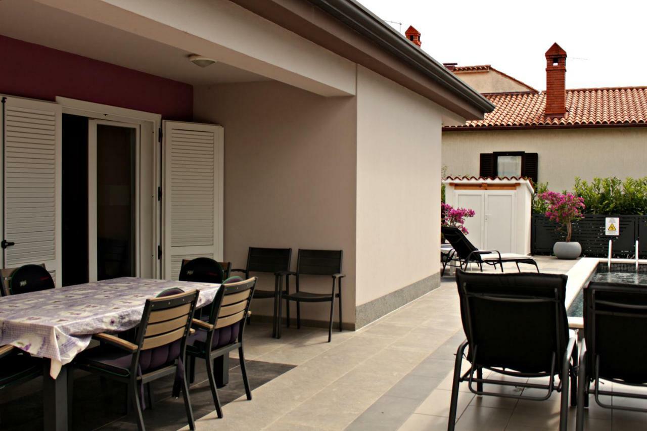 Holiday House Veli Vrh Pula Exterior photo
